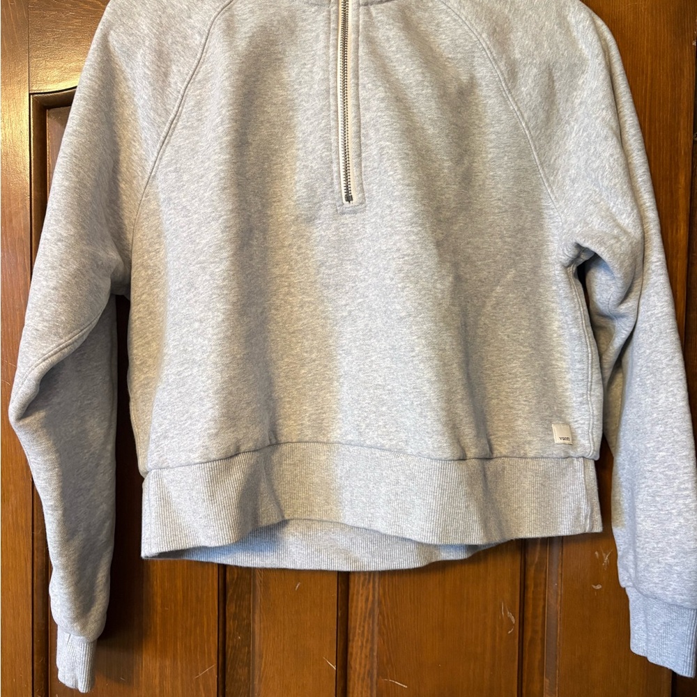 Vuori Cropped Light Gray Sweatshirt